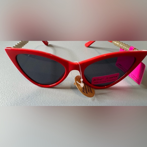 Betsey Johnson Vibrant Red Cat Eye Sunglasses with Pearl accents gold hardware - Picture 4 of 5